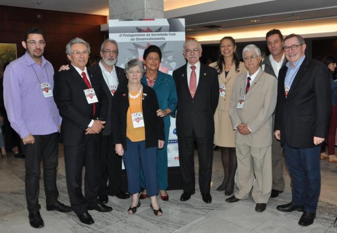 Da esquerda para a direita, Fernando Machado e Silvio Marola (FEBRAEDA), Joao Henrique da Silva (CAMP Santos), Bete Antolino (IPP), Dora Cunha Bueno (APF), Sergio de Castro; Beatriz Azevedo Castro;