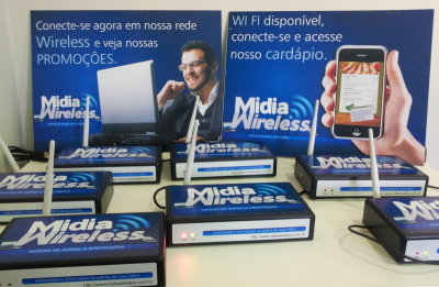 * Fotos de Equipamentos Midia Wireless acompanhado com 2 placas de PVC (400 x 300mm) para divulgação dentro do estabelecimento.