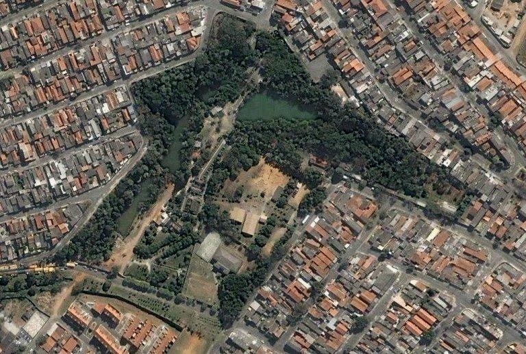 24 MÉTODO a) Local do Estudo As observações comportamentais foram realizadas no setor extra do Zoológico Municipal de Guarulhos (Figura 1).