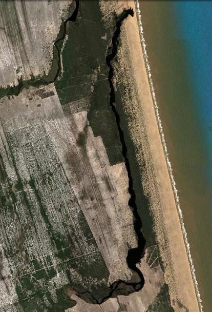 Lagoa de Iquipari Figura 1: Localização da lagoa de Iquipari, São João da Barra, norte do estado do Rio de Janeiro, Brasil - 21 44 20" a 21 48 12" Sul e 41º01 34" a 41º02 04" Oeste - (Adaptado de