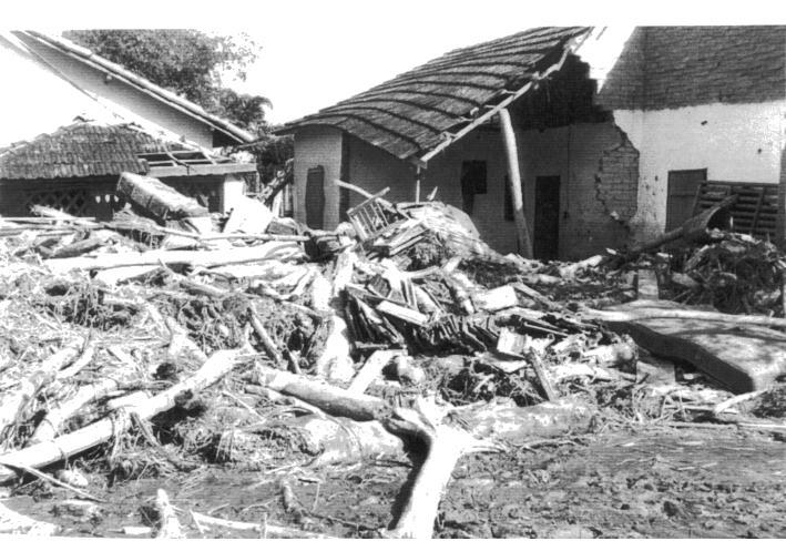 1. A conjuntura de gestão de riscos no Brasil Vale do Paraíba do Sul(MG/RJ) - Dezembro de 1948 250 mortos