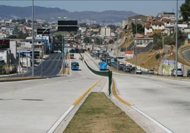 Vantagens do Pavimento de Concreto Menor distância de freagem. Economia de combustíveis. Menor absorção de calor.