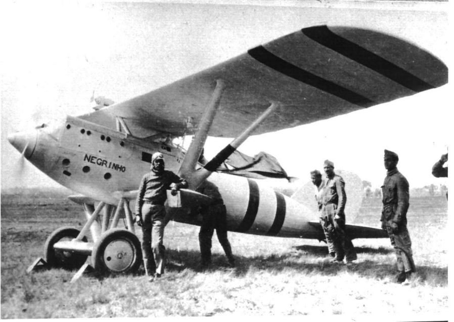 destróieres e um destacamento da aviação naval, composto de dois aerobotes Martin PM e três hidroaviões Savola-Marchetti S-55.