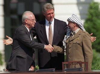 assinam no pátio da Casa Branca acordo pela paz no Oriente Médio.