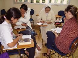 Organizar a formação bíblica em forma de cursos, escolas, semanas, maratonas (82).