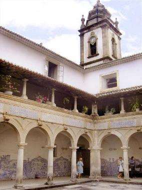 2. A Azulejaria Portuguesa e suas Influências Holandesas O convento de Santo Antônio no Recife, PE - maior coleção de azulejos holandeses do século XVII fora da Europa.