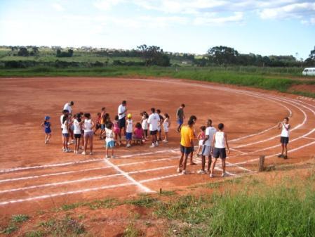 IJC e Joaquim Cruz Clínica de Atletismo Joaquim com os colaboradores no núcleo da Ceilândia Joaquim no Recanto da