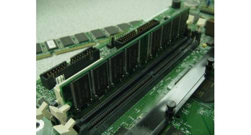 Memória Principal Memória RAM (Random Access Memory Memória de Acesso Aleatório) Memória volátil: armazenamento