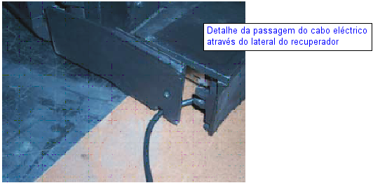 Neste momento, pode mudar a orientação de saída do cabo de ligação à rede eléctrica, e / ou proceder à manutenção ou substituição dos ventiladores ou outras partes.