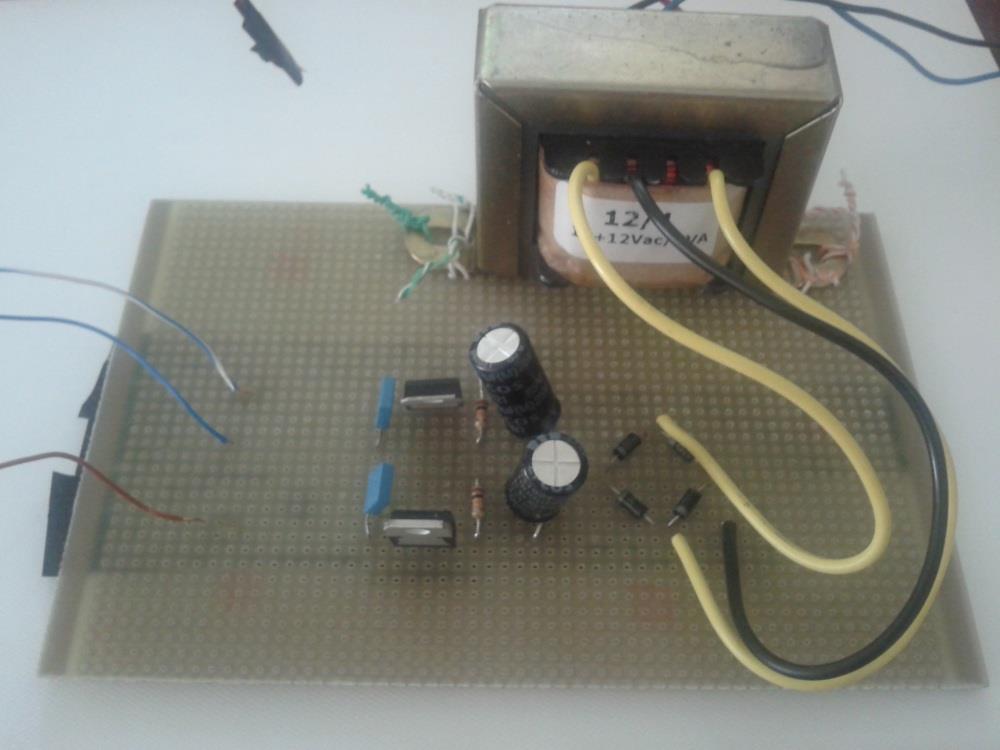 77 Figura 69 - Esquemático da fonte de alimentação simétrica ±12V FONTE: Adaptado de Eletrónica Eletronic Circuits and Service Manuals (2014).