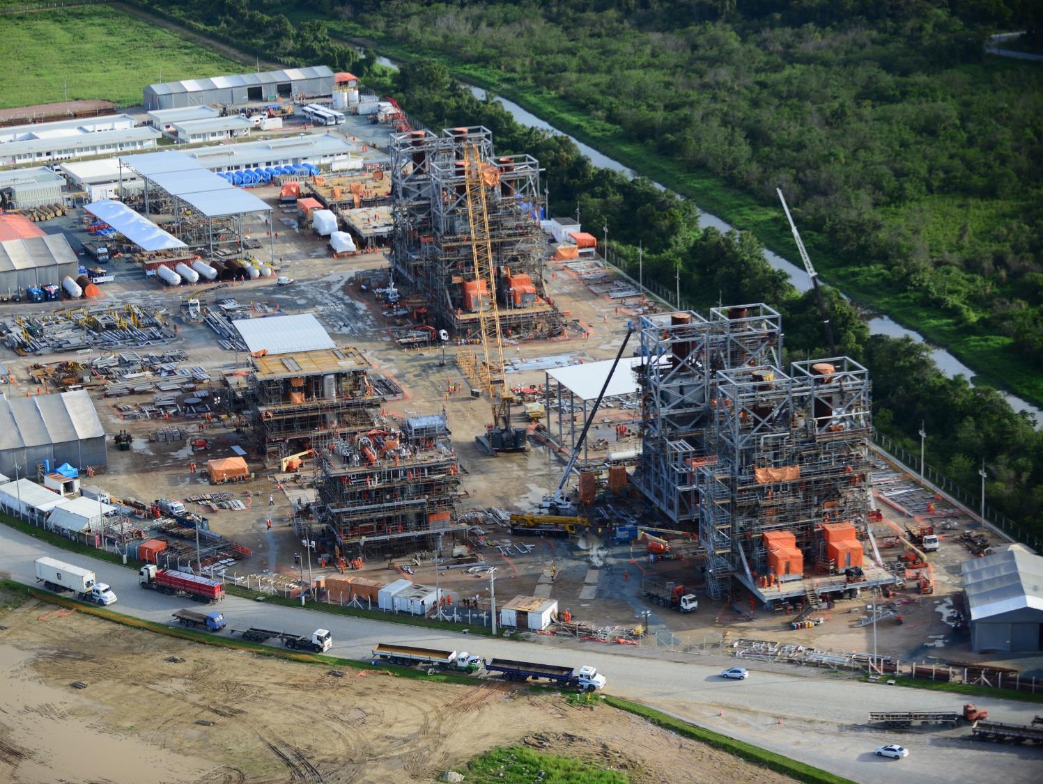 Canteiro DM/TKK SC 2 2 Construção de 3 módulos para 6 FPSO Replicantes (CL = 67%) Vista Geral do