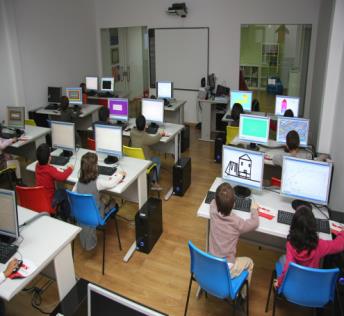 Sala de informática com 25 computadores Quadro