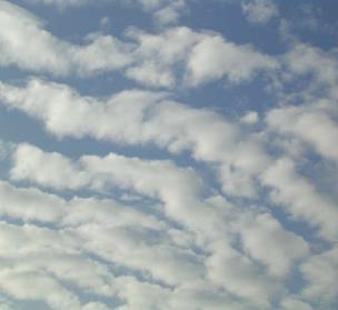 Tipos de nuvens Cirrus: estas nuvens são consideradas altas, pois sua distância média do solo é de até oito quilômetros.
