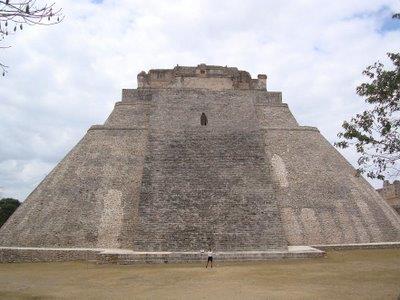 O Palácio do Governador, em Uxmal (México), os templos, edifícios e esculturas monumentais