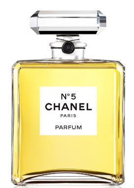 Empresa parisiense fundada pela falecida Coco Chanel, uma das maiores estilistas da Europa. Uma marca especializada em peças de luxo e perfumes refinados. BLEU MASCULINO Um cenário espetacular.