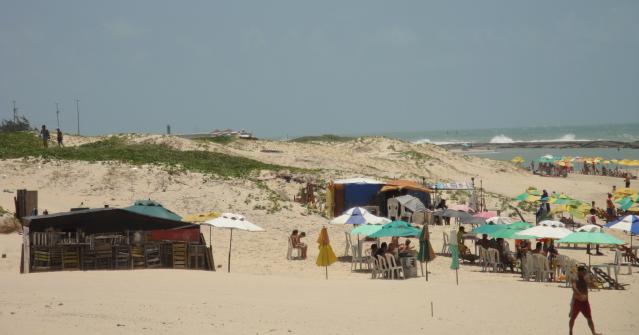 informação/proteção ao turista (posto policial) e os espaços de circulação e estacionamentos circundantes. O único elemento construído de destaque é o monumento.