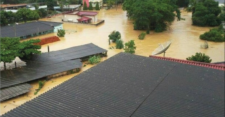 141 DESLIZAMENTOS EROSÃO MARINHA (conclusão) Fenômeno provocado pelo Escorregamento de materiais sólidos, como solos, rochas, vegetação e/ou material de construção ao longo de terrenos inclinados,