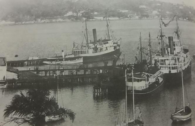15 Anexo 2: Trapiche da Empresa Hoepcke com seus três navios: Carl Hoepcke, Anna e Max, na década de 40.