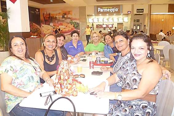 O Clube das LULUZINHAS reuniu as lindas e animadas LULUS, no Porto Velho Shopping restaurante PARMÉGGIO, em tempo de confraternização.