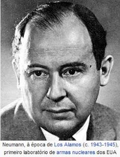 Entre os anos de 1946 e 1953, von Neumann integrou o grupo reunido sob o nome de Macy Conferences, contribuindo para a consolidação da teoria cibernética.