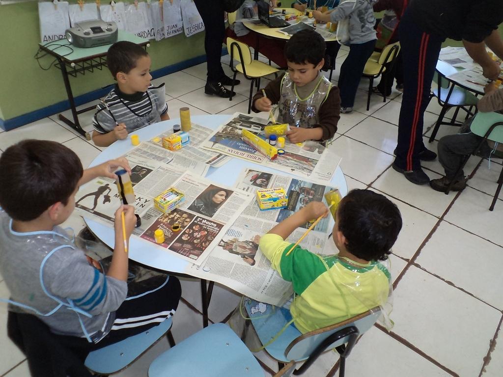 11/06 Contação de histórias para o 1º ano do Ensino Fundamental I Bryana, Gilberto e Alexia 10:00 às 12:00 13/06 Produção dos bonecos ecológicos Natiéle e Alexia 14:30 às 17:00 4.