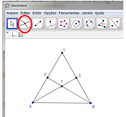 Utilizando a ferramenta Ponto Médio ou Centro, encontre o ponto médio do segmento AC e do segmento BC.