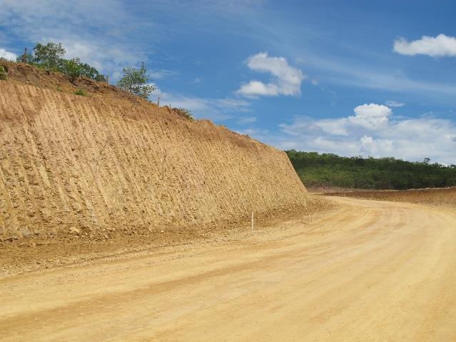 TRECHO 2 - Encomind Ponte Branca Ribeirãozinho (45 km) Figura 20 Trecho em leito natural. Figura 23 Trecho em terraplanagem.