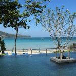 Novotel Phuket Kamala Beach DESDE 935,00 + 488,52 (supl e taxas) = 1 423,52 Hotel: Novotel Phuket Kamala Beach Inaugurado em 2013, este é um resort moderno, com uma localização única na praia de