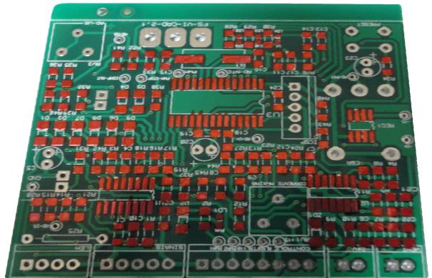 34 fina onde são utilizados microcontroladores, optoacopladores e demais componentes SMD, sendo desta forma a placa que apresenta a maior quantidade deste tipo componente.