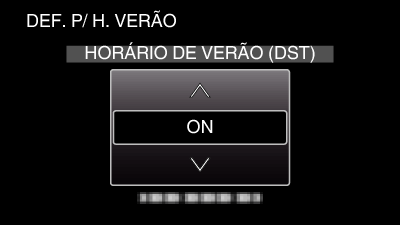 Informações essenciais Acertar o relógio para a hora local quando viajar Mude a data e a hora para a hora local ao seleccionar o seu destino de viagem no DEFIN ÁREA de ACERTRELG Restaure as