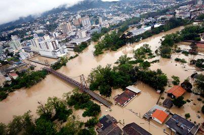 De acordo com um levantamento feito pela Defesa Civil Estadual, as regiões mais atingidas foram o norte de SC e o Vale do Itajaí, afetadas principalmente por enchentes e deslizamentos de terra.