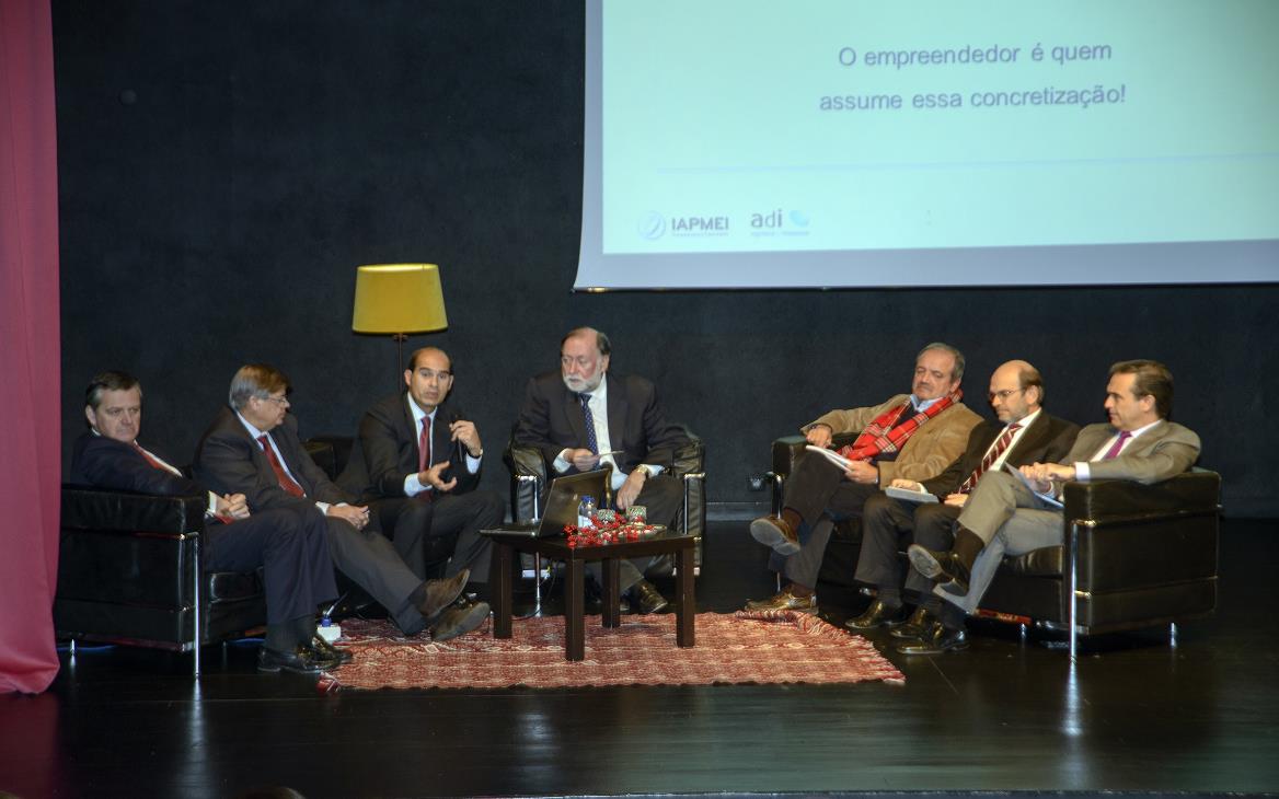 CONFERÊNCIA Seguiu-se a Mesa Redonda «15 anos do Microcrédito em