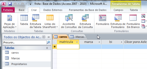 Painel de navegação O Access permite que estejam vários objetos abertos, no caso abaixo temos 2 tabelas abertas: carros e Marcas Em