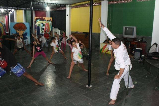 Aulas de Capoeira em Vigário Geral. Aulas de Capoeira em Parada de Lucas.
