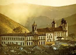 Em 1827, dois cursos de Direito: um em Olinda, na região nordeste, e outro em São Paulo, no sudeste.