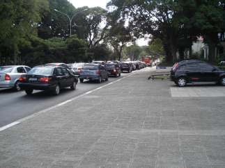 do volume de carros traz vantagens para o uso n residencial, levando os propriet passaria a lhes