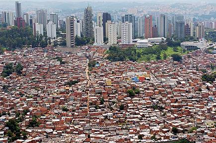 São Paulo 17 milhões de habitantes 75 km de