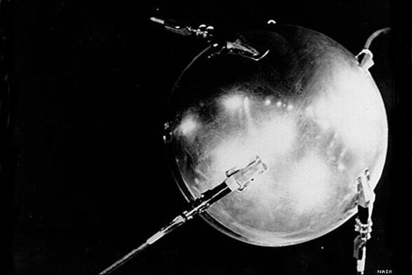 -Corrida Espacial Guerra Fria 1953: A URSS lança o Sputinik 1958: Os EUA Lançam o