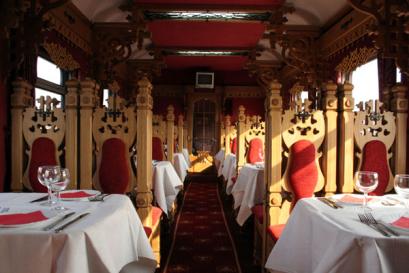 RESTAURANTE INFORMAÇÕES IMPORTANTES ESTÃO INCLUÍDOS: BILHETE DE TREM GRAND EXPRESS TSAR S GOLD BILHETE DE TREM ESPECIAL CHINÊS 09 NOITES A BORDO EM TREM (PENSÃO COMPLETA) 04 NOITES DE HOTEL EM MOSCOU