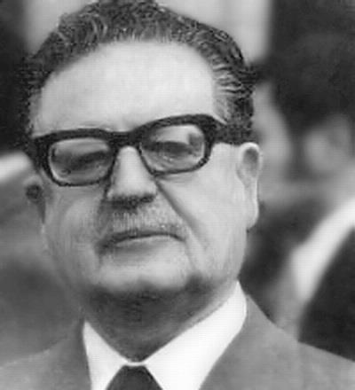 Regime Militar Em 1970 foi eleito presidente do Chile Salvador Allende, graças ao apoio da Unidade Popular, uma união de partidos de esquerda.
