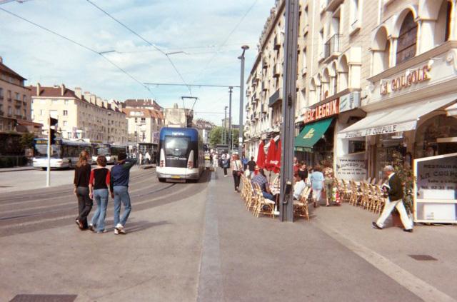 10. Transporte coletivo com embarque em nível Compartilhamento de