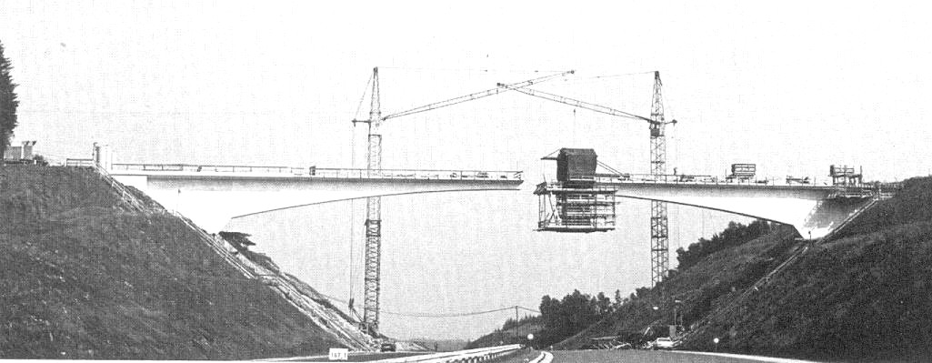 11 / 42 Tabuleiro Celular Pontes construídas em balanços sucessivos. Fig.