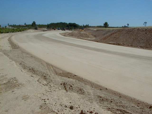 Figura 7 - Saneamento e tratamento da zona a drenar através da construção de uma máscara drenante 4.2.