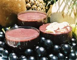 3.1. POTENCIAIS PRODUTOS 3.1.1. AÇAÍ O Brasil produziu em 2011, um total de 215,4 mil toneladas de frutos de açaí, de tal modo que se pode até considerar uma commodity regional.