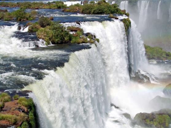 CATARATAS BRASILEIRA Foz do Iguaçu BR As Cataratas do Iguaçu são formadas pelas quedas do rio Iguaçu, palavra que significa água grande em tupi-guarani.
