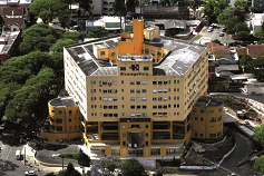 Imagem aérea do Hospital quando do início da sua construção e inauguração em 5 de setembro de 1959 e atualmente Particularmente, entrei como acadêmico interno do Hospital em junho de 1967,