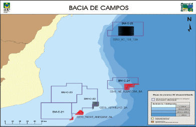 43 Figura17: Blocos licitados na bacia de Campos Procura-se adquirir blocos em locais em que se acredita que diversos fatores geológicos tenham se combinado para formar