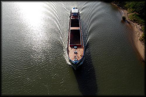 APROVEITAMENTO DOS RIOS Rios de Planalto: São aqueles que correm predominantemente sobre o relevo planáltico e apresentam as seguintes características: Presença de quedas e corredeiras,