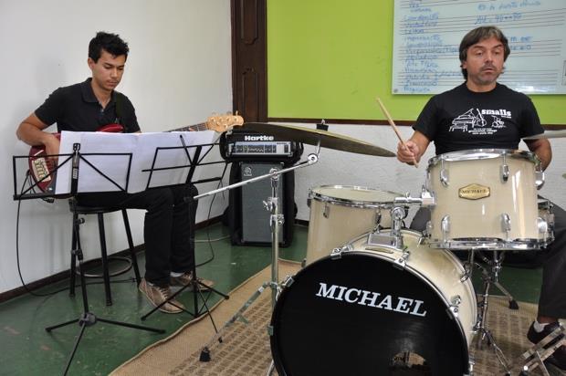 19/10/2013 - Ensinart Escola de Música - Contagem