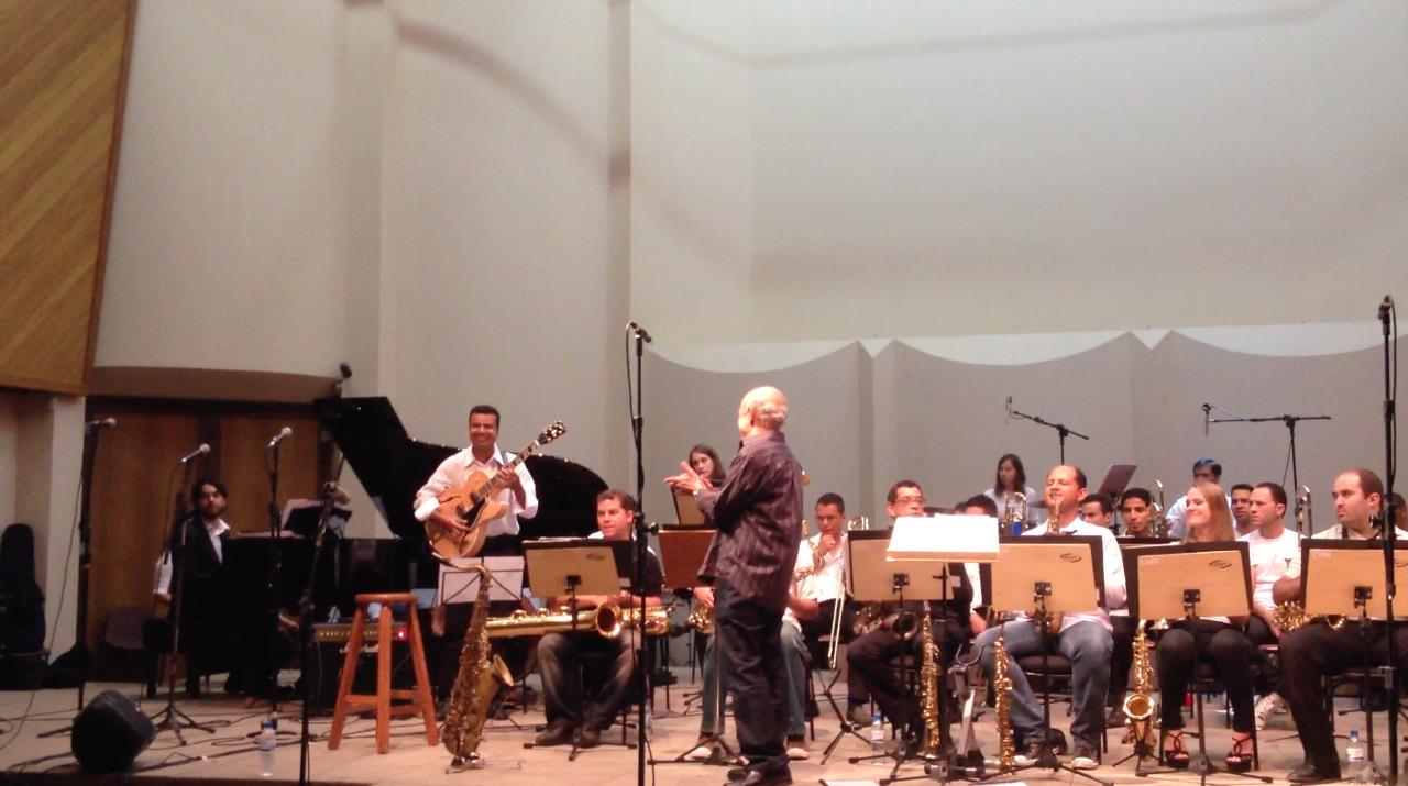 Formada principalmente por alunos da Escola de Música da UFMG. Foi criada na década de 1990 pelo prof. Paulo Lacerda, buscando atender à crescente demanda de prática de Música Popular na unidade.